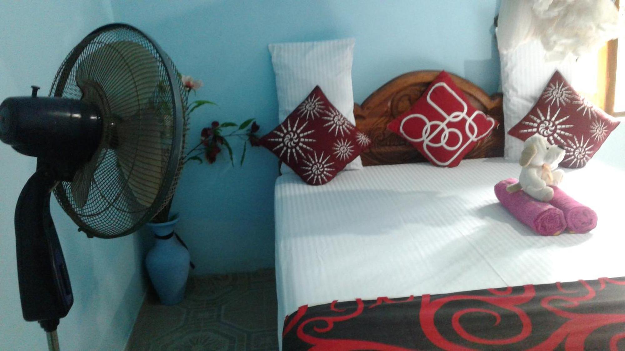 سيغيرِيا Flower Inn الغرفة الصورة